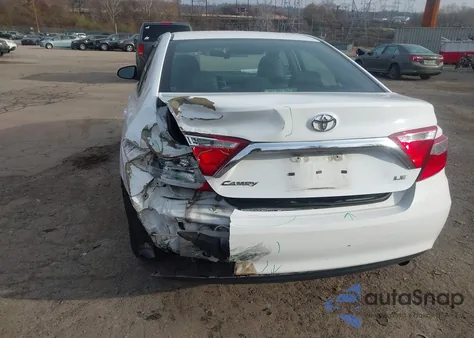 2017 Toyota Camry Le z USA, uszkodzony, nr VIN 4T1BF1FK1HU689505
